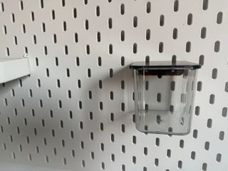 Organizador de pared blanco para el escritorio