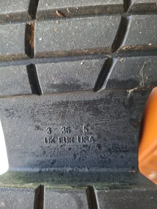 Botines negros con cordones y cremallera