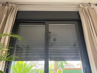 Puerta balconera doble cristal gris antracita