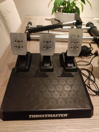 Volante Thrustmaster T248 co pedales