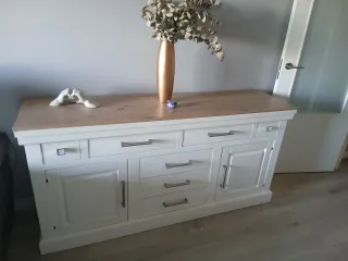 Vitrina de madera y cristal