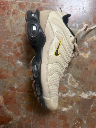 Nike Air Max Plus TN Beige Negro