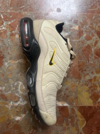 Nike Air Max Plus TN Beige Negro