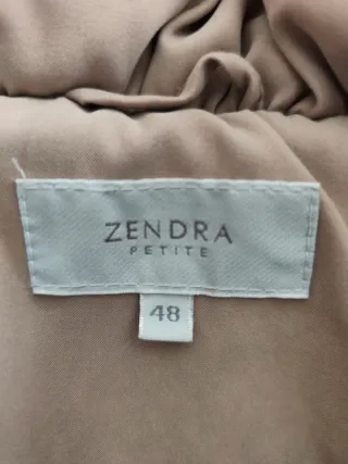 Abrigo con capucha beige
