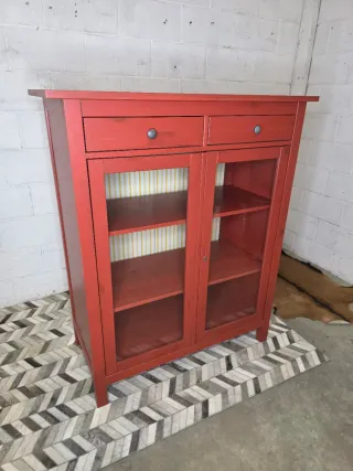 Vitrina IKEA HEMNES Roja