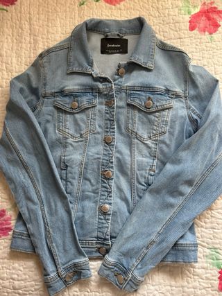 Chaqueta vaquera Stradivarius azul Talla M