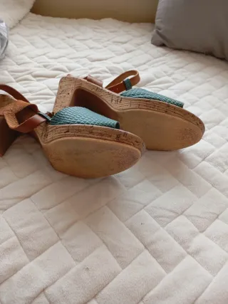 Sandalias de verano marrones y verdes