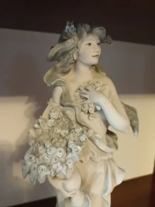 Statua Armani Primavera Dama Fiori