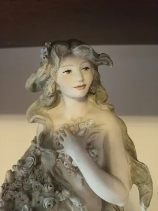 Statua Armani Primavera Dama Fiori