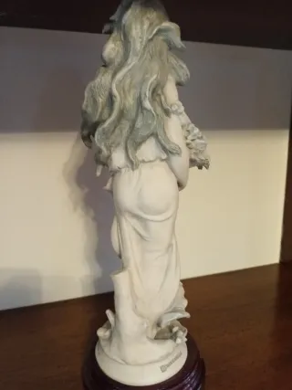 Statua Armani Primavera Dama Fiori