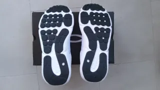 UNDER ARMOUR - talla 42