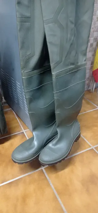 Vadeador de pesca verde