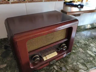 AVERIADA Radio Antigua Réplica DAKLIN con CD