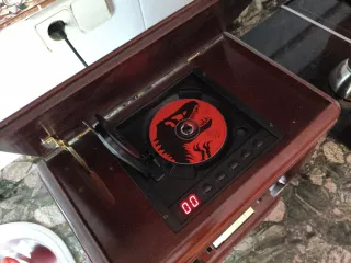 AVERIADA Radio Antigua Réplica DAKLIN con CD
