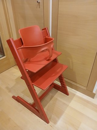 Trío de trona de madera roja