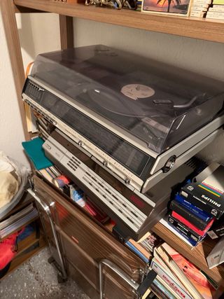 Equipo de música con altavoces