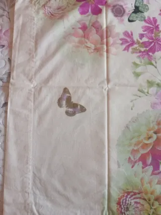Fundas de almohada con flores y mariposas