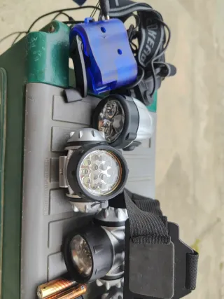 6 luces Frontales + 2 linternas marinas estancas