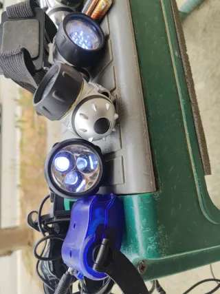 6 luces Frontales + 2 linternas marinas estancas