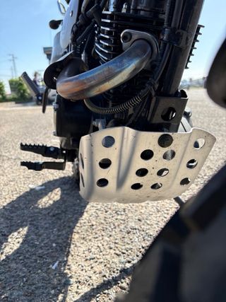 Moto Leonart Tracqer
