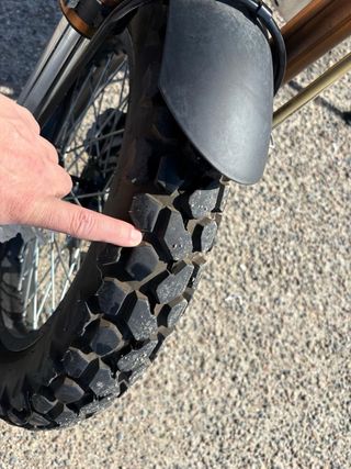 Moto Leonart Tracqer