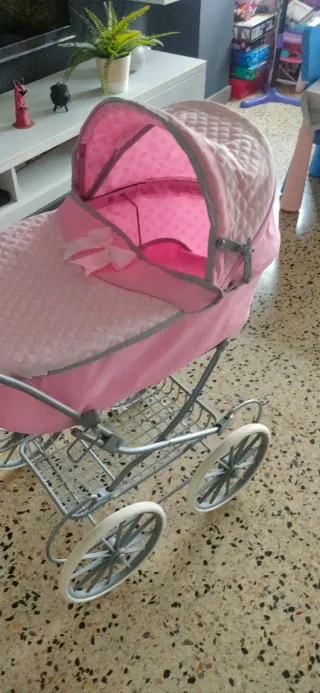 Carrito de bebé de juguete rosa. NEGOCIABLE