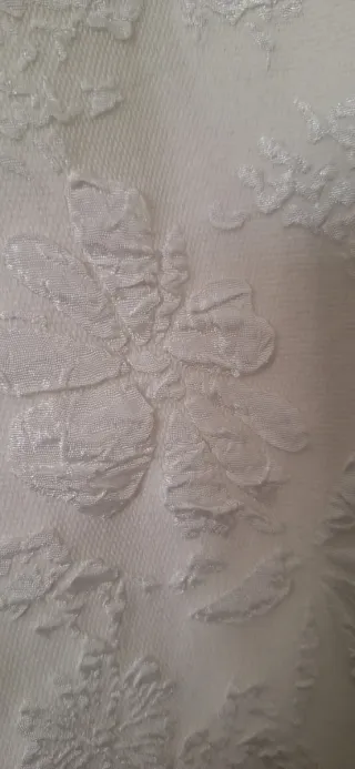 Pantaloni panna con fiori in rilievo