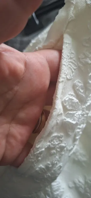 Pantaloni panna con fiori in rilievo