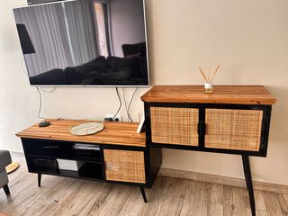 Mueble TV madera, metal y ratán