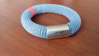 Pareja de pulseras artesanales