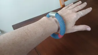 Pareja de pulseras artesanales