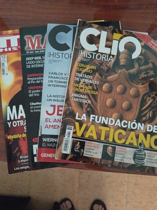 Lote 4 libros relacionados con el vaticano