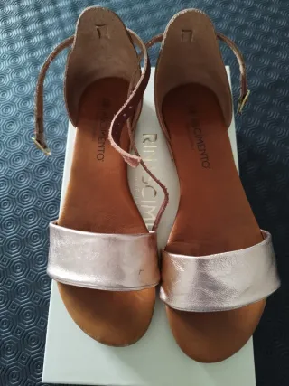 Sandali con tacco oro e marrone