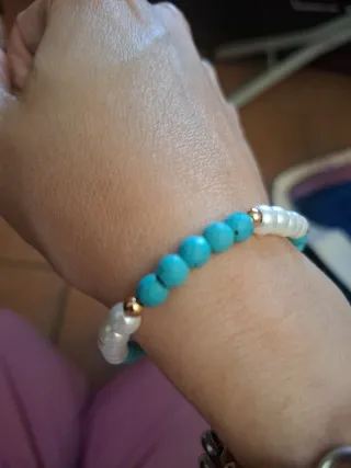 Pulsera perlas, turquesas y plata chapada oro