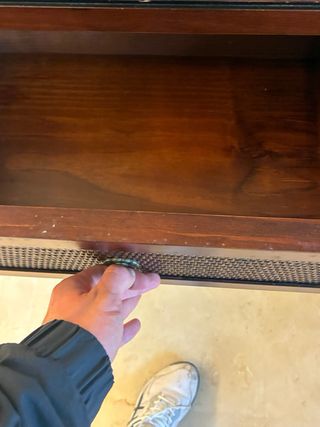 Credenza e specchio in legno e vimini