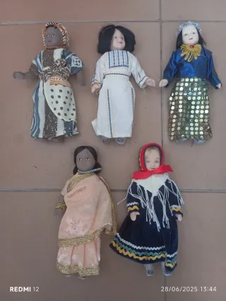 20 Muñecas Trajes Globales Colección