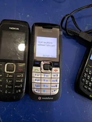 Lote de teléfonos móviles antiguos