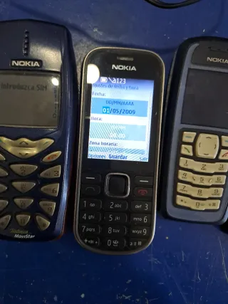 Lote de teléfonos móviles antiguos