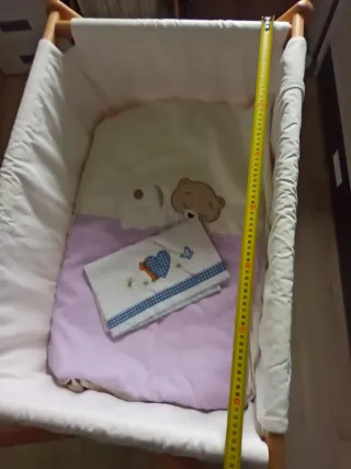 Moisés bebé completo de madera.  Ruedas + colchón