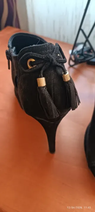 Botines tacón aguja negros talla 39