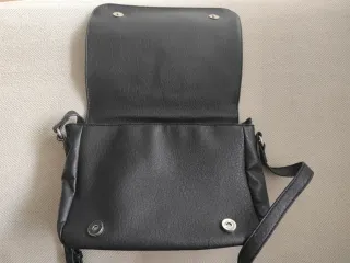 Bolso polipiel negro tachuelas