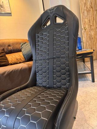 Sedile Playseat Trust GXT con kit Logitech.