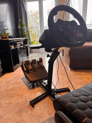 Sedile Playseat Trust GXT con kit Logitech.