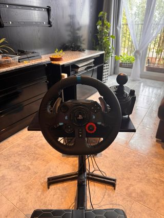 Sedile Playseat Trust GXT con kit Logitech.