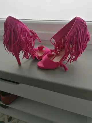 Sandalias de mujer con flecos