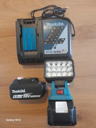 Cargador  , Batería, y Foco Makita 18V