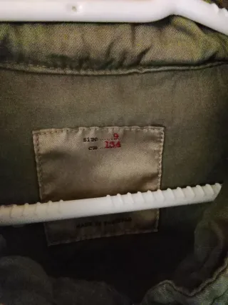 Chaqueta verde militar con capucha