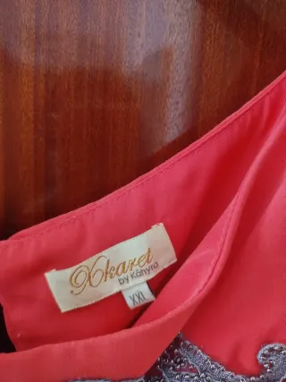 Vestido coral con encaje