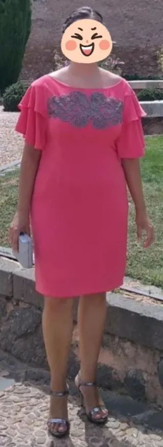 Vestido coral con encaje