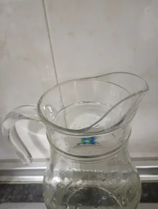 Jarra de vidrio transparente